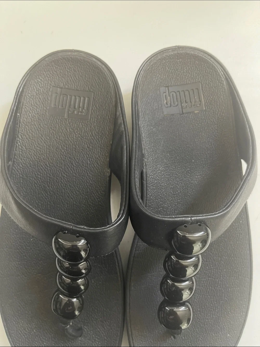 FitFlop Womens Rola Sandals Size 8 Black Thong Beaded Flip Flop Low Wedge Comfy